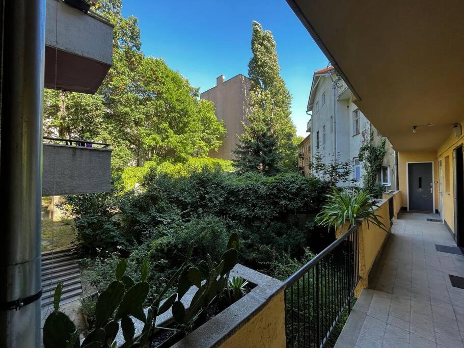 Ferienwohnung Renovated Stylish Flat At The Castle&Metro Budapest Exterior foto