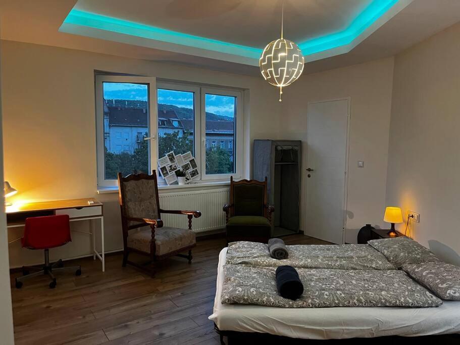 Ferienwohnung Renovated Stylish Flat At The Castle&Metro Budapest Exterior foto
